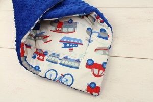 Rożek niemowlęcy autka, ciuchcie i rowery na niebieskie