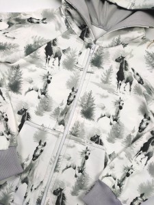 Bluza z kapturem kangurka konie szare